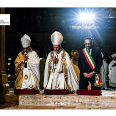 732esima Perdonanza Celestiniana. Aperta la Porta Santa della basilica di Collemaggio