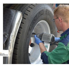 Azienda ricerca apprendista gommista/aiuto meccanico