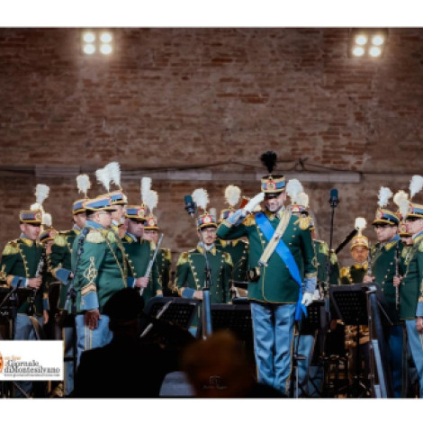 Banda della Guardia di Finanza ieri sera a Giulianova: traguardo del centenario della sua fondazione