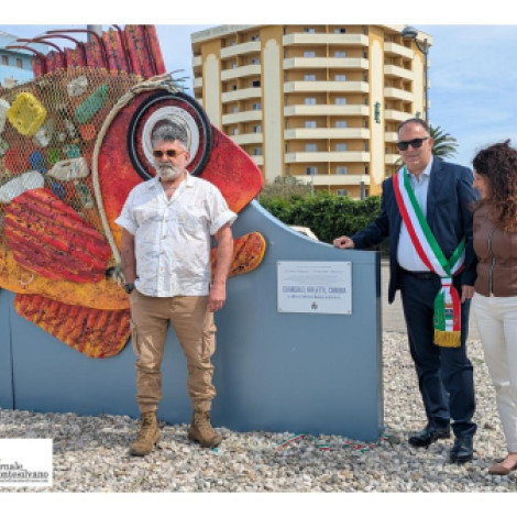 Inaugurata a Montesilvano “L’urlo del mare”, la scultura di quattro metri donata dall’artista Ravel