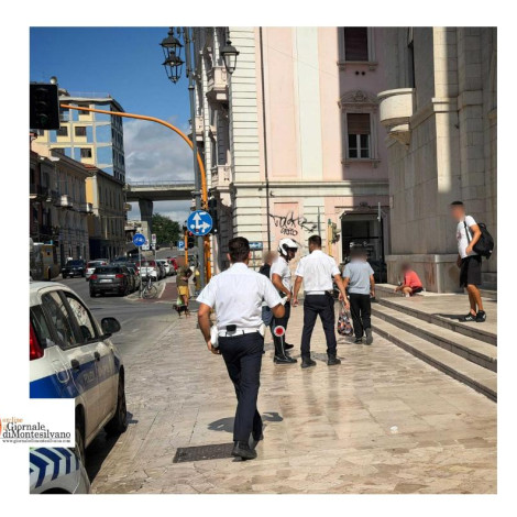Pescara. Bivacco e alcol sul sagrato della Cattedrale, sanzioni della Polizia Municipale.