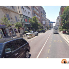 Pescara, in pieno centro si avvicinava e aggrediva coetanei: arrestato l'autore di due rapine.