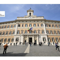 Il vuoto della politica di fronte ai nuvoloni dell'economia