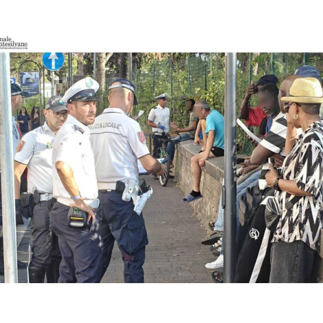 Pescara, con i controlli della polizia Municipale sanzionate e allontanate otto persone