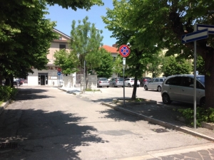 Arteria di collegamento davanti alla farmaci di Via San Domenico