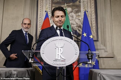 Conte domani sarà a Parigi. Macron telefona nella notte.