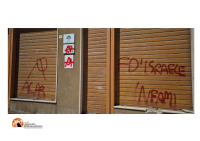 Pescara, imbrattata la sede di FdI con scritte offensive.