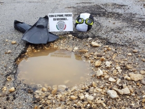 la protesta ironica di Cp