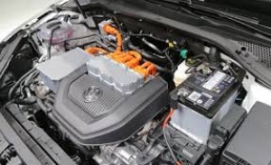 Volkswagen ancora nella bufera: richiama circa 5mila Golf elettriche per un problema alla batteria.