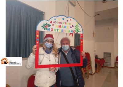 Babbo Natale al PalaDeanMartin, Sindaco distribuisce doni.