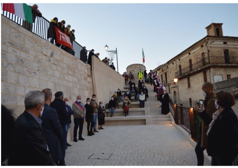 Abbateggio, inaugurazione della terrazza con la storia del borgo