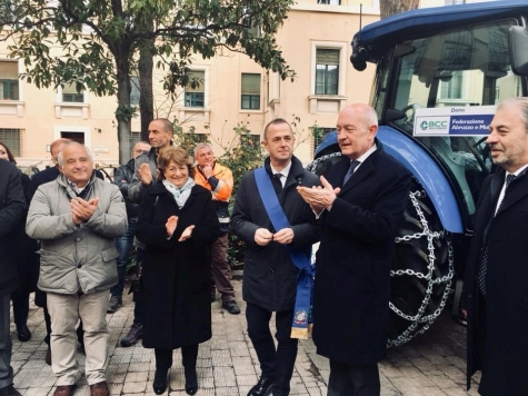 Pescara. Uno spazzaneve per la provincia.