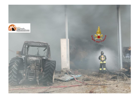 Incendio a Civitaquana, in fumo capannone di un'azienda  agricola