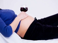 Gravidanza. 10% delle donne incinte consuma alcol