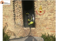 Pescara, incendio in via Salara