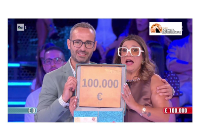 Ortona festeggia Tatiana Pace per i 100mila euro in gettoni d'oro a "Affari Tuoi"