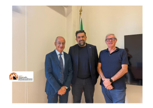    In foto, Francesco Delle Monache tra il Direttore Generale Vero Michitelli ed il Direttore Sanitario aziendale Rossano Di Luzio.