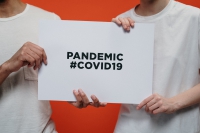 Covid, in Italia 6 morti in 24 ore. L'Oms, fine pandemia nel mondo non è vicina.