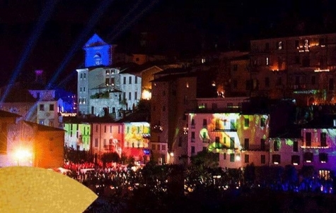 Vallerano VT, la notte delle candele nel borgo medioevale
