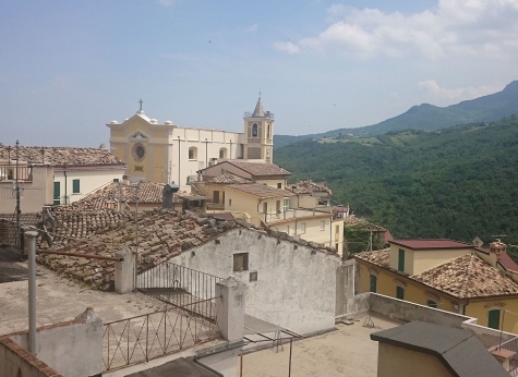 Farindola. Stop turismo macabro nella zona Rigopiano. “Con chiosco impossibile non bivaccare”