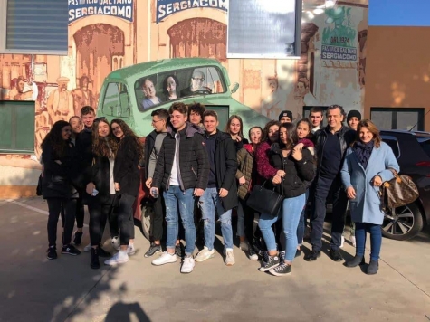Montesilvano, studenti imprenditori del futuro visitano un pastificio