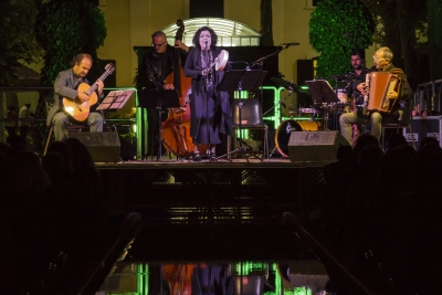 “Stralunato Recital”, Antonella Ruggiero e il Maurizio Di Fulvio Group a Montesilvano Colle