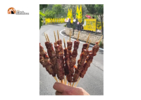 Arrosticini 'al volo' per i ciclisti prima di arrivare a Campo Inperatore.