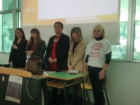 Teramo, lessico sulle pari opportunità sui social