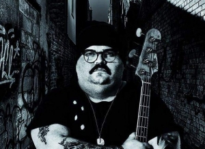 nella foto Enrico Bevilacqua noto per il suo groove possente