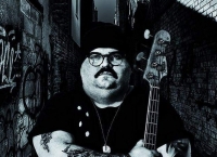 nella foto Enrico Bevilacqua noto per il suo groove possente