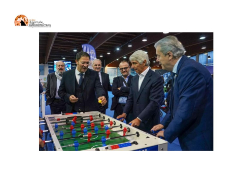 Al centro Colacicco e il presidente nazionale FIGeST Casadidio (primo a destra) insieme al ministro Abbodi durante un evento della Federazione Italiana Giochi e Sport Tradizionali