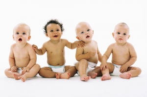 Italia tasso natalità più basso dell'Ue. Nel 2015 nati 486 mila bambini, mai così pochi dall'Unità d'Italia