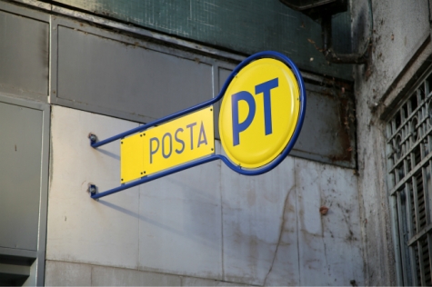 Negli uffici postali solo per estrema necessità