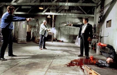 Mexican standoff/standout o triello, scena tratta dalFilm Le Iene di Q. Tarantino