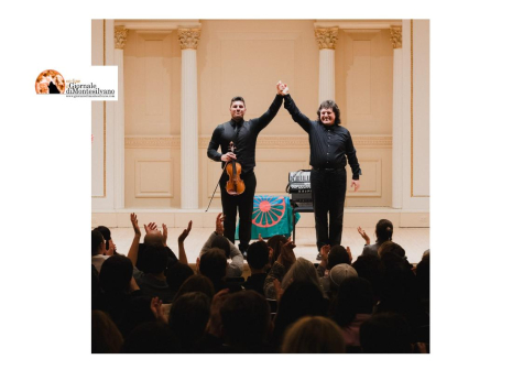  Carnegie Hall: trionfo di Gennaro e Santino Spinelli e musicisti dell’Orchestra Europea per la Pace.