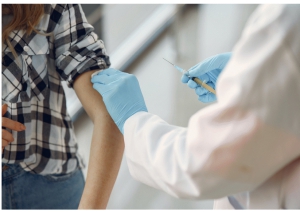 Covid. In Italia, 953 contagi e 4 morti. Vaccino Spallanzani, parte sperimentazione umana.