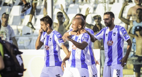 Benali esulta dopo il gol