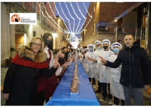 Teramo da record. E' di 300 metri il maritozzo al cioccolato: 9mila pezzi offerti a tutti