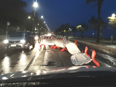 transenne travolte dal vento