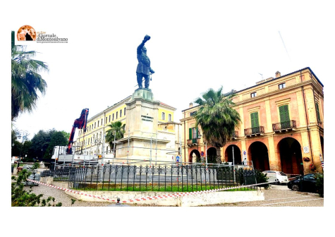 Giulianova, ponteggio gratis per la statua bronzea a Vittorio Emanuele II di Raffaello Pagliaccetti
