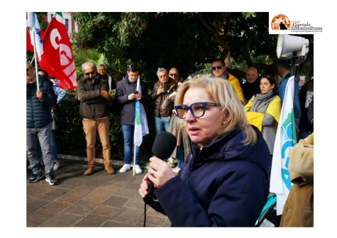 Diritto informazione. Giornalisti protestano davanti alla Prefettura di Pescara.
