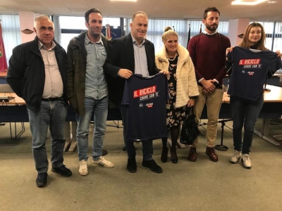 Jovabeachparty a Montesilvano. Arrivano t shirt con le bottiglie di plastica