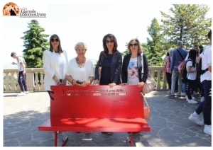 Atri, inaugurata la panchina rossa progettata e realizzata dai ragazzi dello Zoli