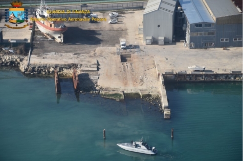 Abusi edilizi in un cantiere navale nel porto di Ortona