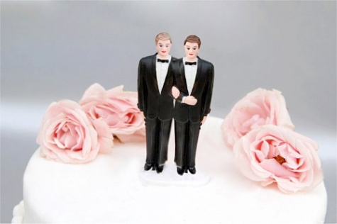 Roma. Raggi celebra primo matrimonio gay