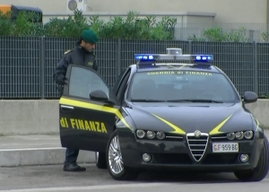Pescara, spaccio di marijuana, si muovevano con la bici alla stazione.