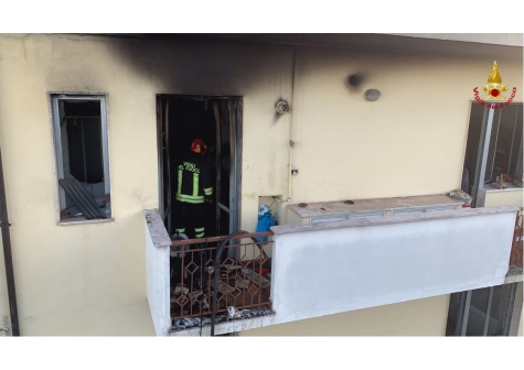 Pescara, incendio in via Sella di Corno