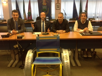 Montesilvano. Donata sedia mare per disabili al Comune