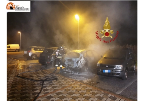 Città Sant'Angelo, auto in fiamme nella notte