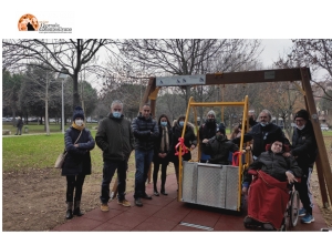 Giulianova, nel parco Annunziata c'è un'altalena per i disabili